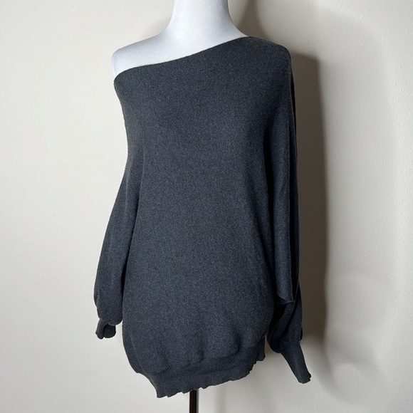 Brunello Cucinelli Sweaters - Brunello Cucinelli Gray Cashmere Off Shoulder Sweater